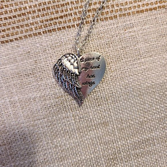 A piece of my heart has wings necklace - Picture 2 of 3
